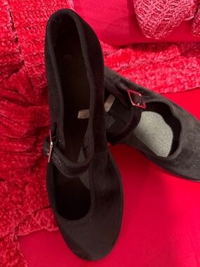 Universal Thread Black Mary Jane Wedges with Buckle Detail